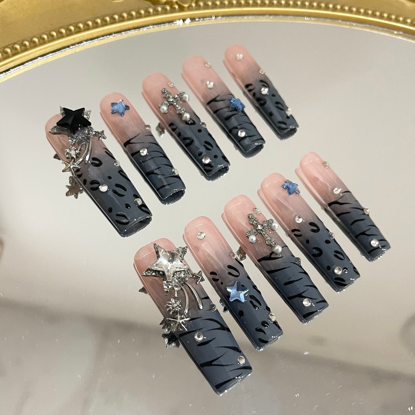MoonMoon Press-On Nail 011