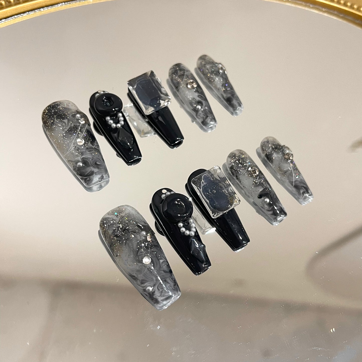 MoonMoon Press-On Nail 018